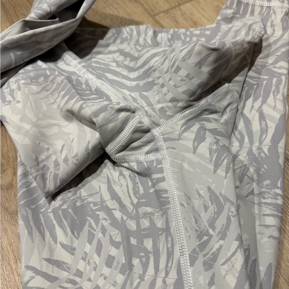 Lululemon Wunder Under Leggings - Palm Trees size 6 - Picture 11 of 13